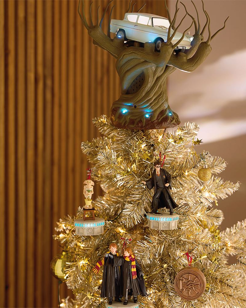 Harry Potter and the Chamber of Secrets Collection Flying Ford Anglia in the Whomping Willow Tree Topper